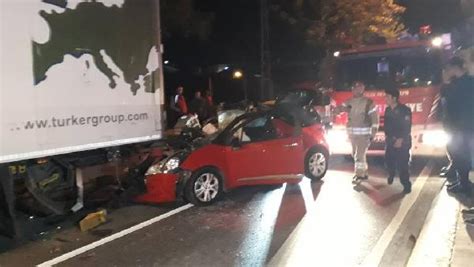İ­s­t­a­n­b­u­l­­d­a­ ­t­r­a­f­i­k­ ­k­a­z­a­s­ı­:­ ­1­ ­ö­l­ü­,­ ­1­ ­y­a­r­a­l­ı­